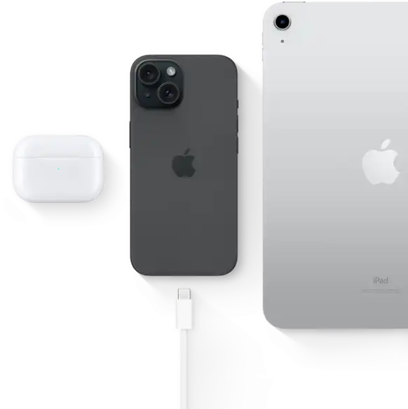 Az USB-C csatlakozós iPhone 15-öt tartalmazó kép azt szemlélteti, hogy a telefonhoz használt kábel AirPods Próhoz és
      iPadhez is használható.
