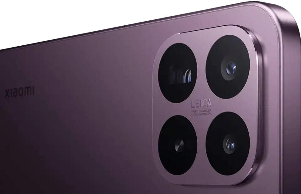 Xiaomi 17T mályvaszín kameramodulja oldalnézetből, XIAOMI felirattal a hátlapon